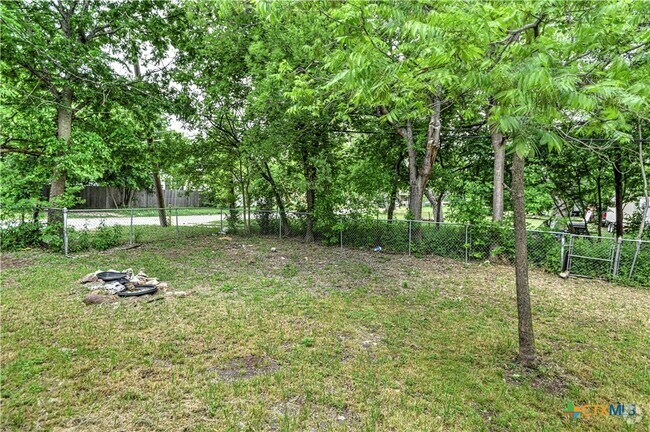 Building Photo - 702 N 8th St Rental