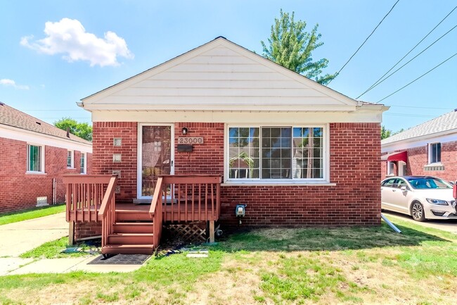 Photo - 23000 Alger St