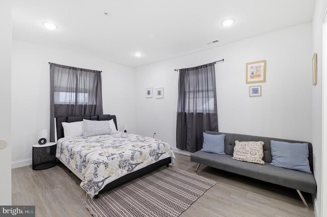 Building Photo - 925 N Broad St Unit 4E