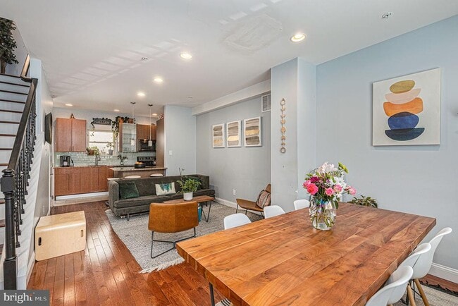 Building Photo - 1935 W George St