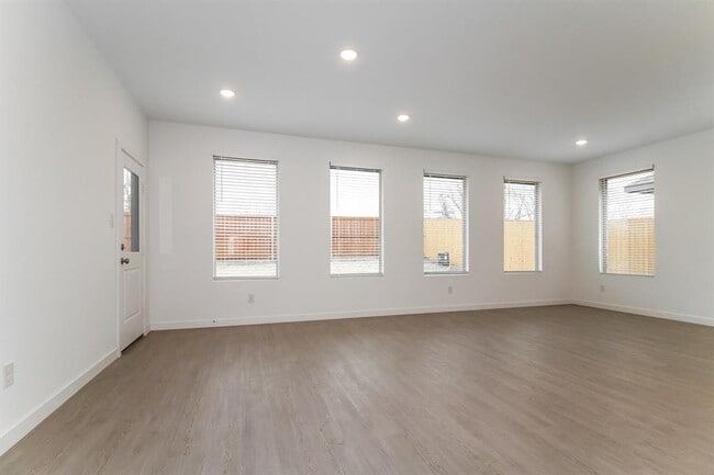 Photo - 1912 Ponderosa Pne Ln