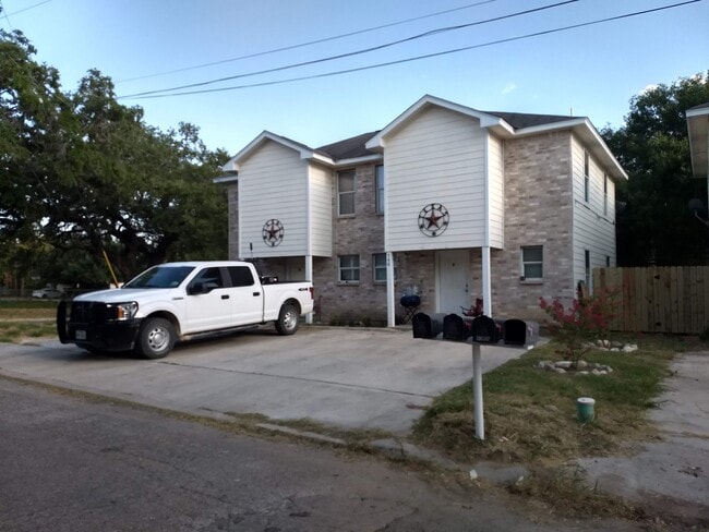 Building Photo - 540 Waco St Unit 540B