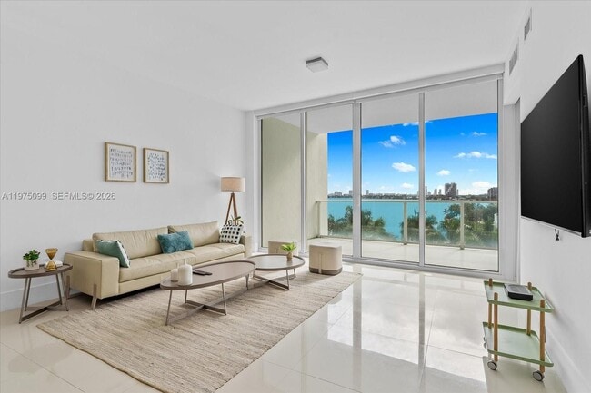 Photo - 2020 N Bayshore Dr Unidad 605