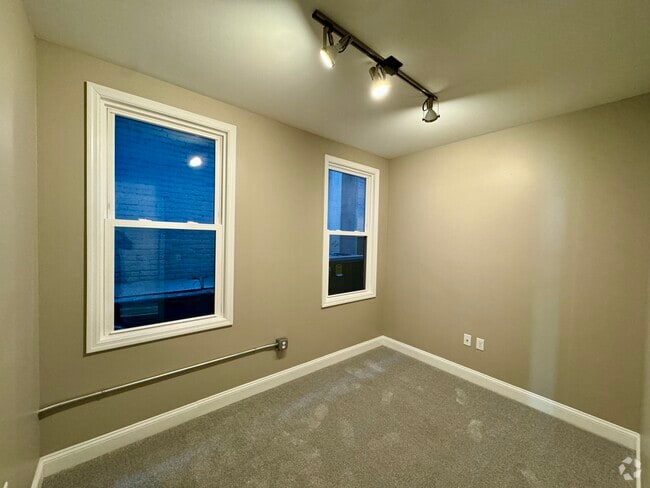 Building Photo - 92 S Main St Rental