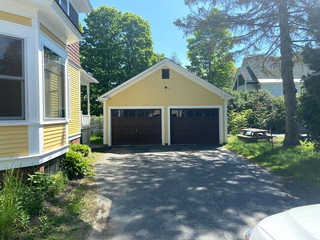 Photo - 4 bedroom single family home with two car ...