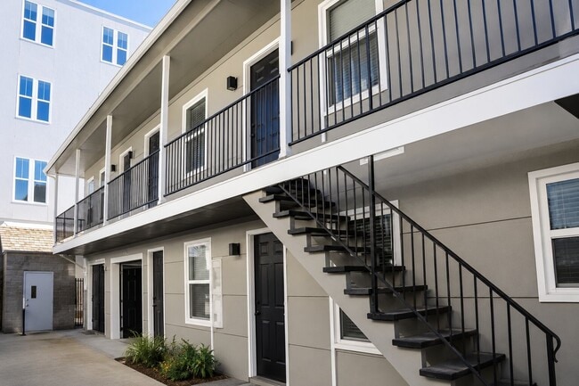 Building Photo - 1953 Dryden Rd Unit 5
