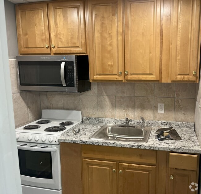 Building Photo - 228 Long Ln Unit 2nd FLR Rental