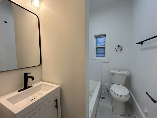 Photo - 2301 N Leavitt St