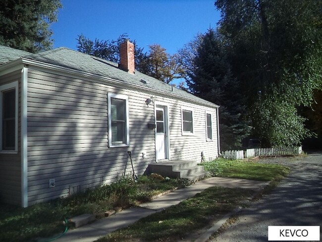 Adorable Two Bedroom Single Family Home on... - Adorable Two Bedroom Single Family Home on...