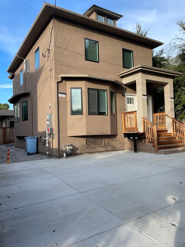 Building Photo - 1825 Berkeley Way Rental