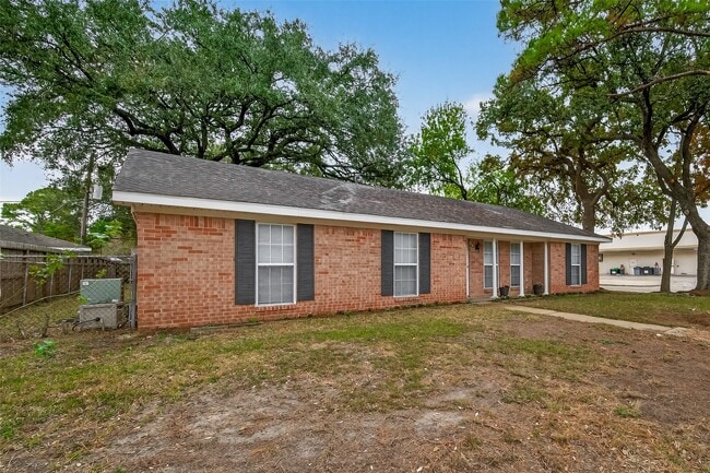 Photo - 5615 Beechnut St