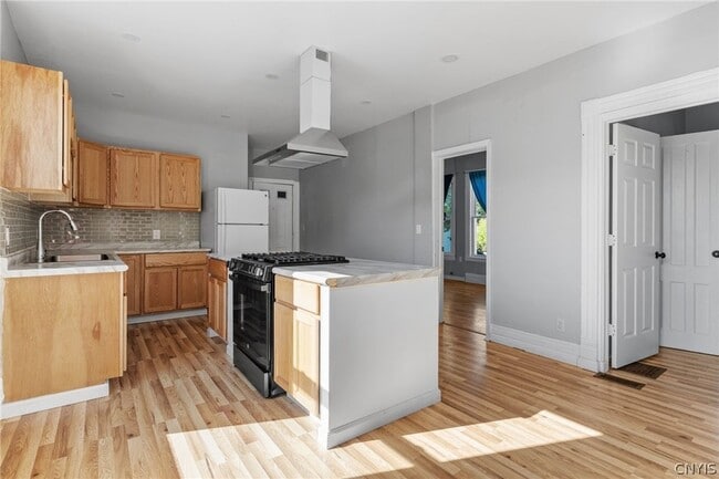 Photo - 319 Merriman Ave