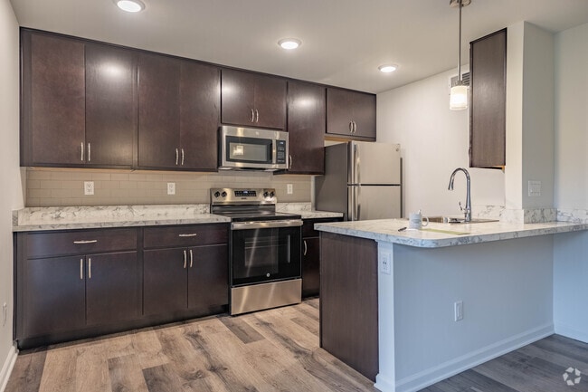2BR, 1BA - 738SF - Kitchen
