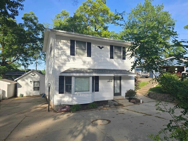 275 Ln 440 Lake James