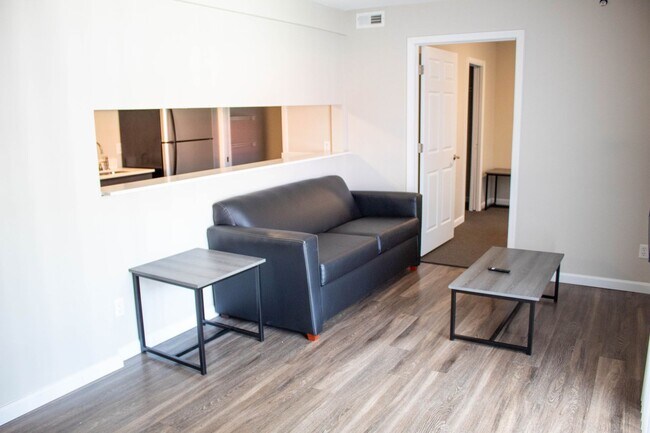 Photo - 105 S Wright