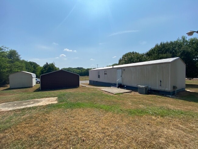 Photo - For Lease - 2 Bed, 1 Bath, 1000sqft, 0.5 acre yard, Carthage, TN