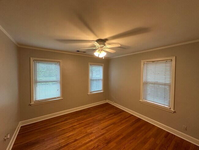 Photo - 2888 Midland Ave