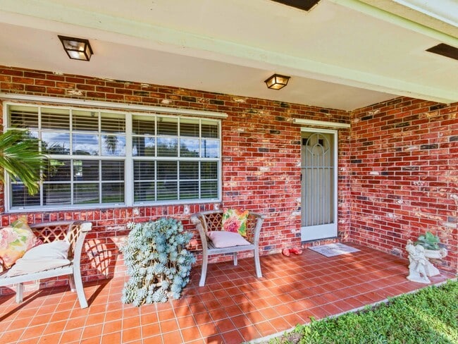 Photo - 6611 Venetian Dr