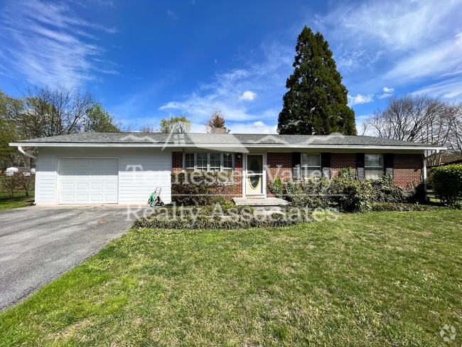 Building Photo - STUNNING 3 BED/2 BATH with Amazing Outdoor... Rental