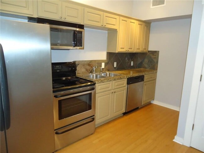 Photo - 2106 Cullen Ave Unit 102