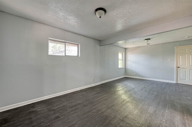 Photo - 10506 Buffum St