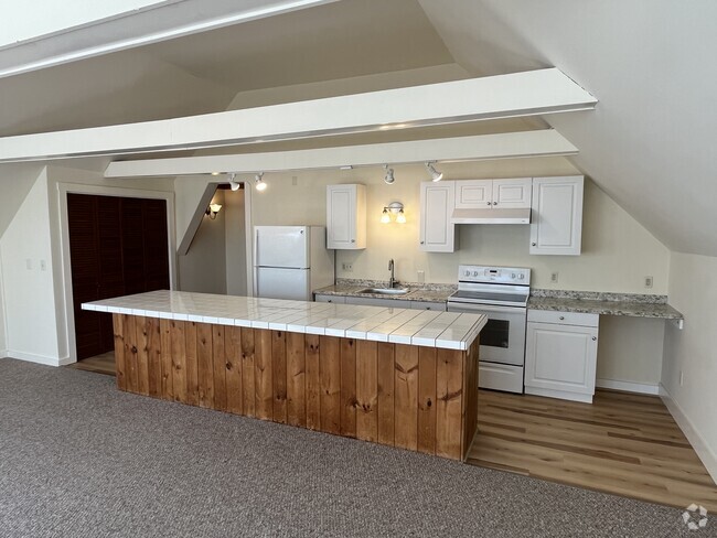 Building Photo - 32 Western Ave Unit 3 Rental