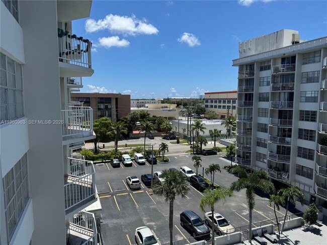 Building Photo - 16740 NE 9th Ave Unit 608