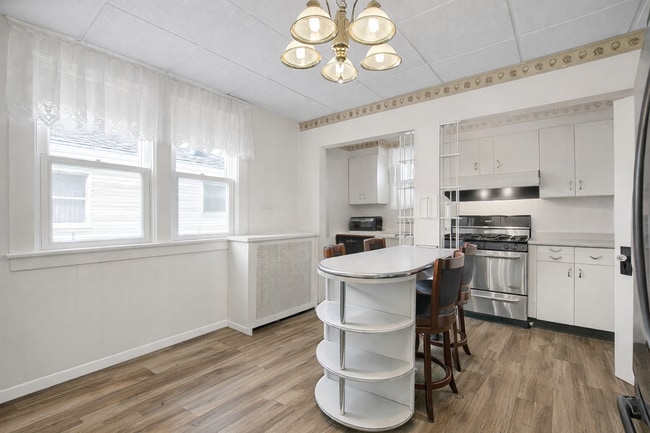 Photo - 1267 Hewitt Ave