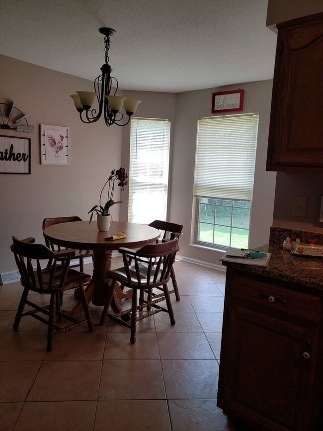 Photo - 404 Silk Oak Dr