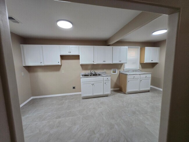 1947 Clovia Ln