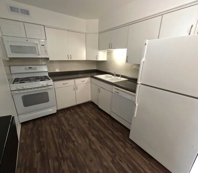 Photo - 6325 N Sheridan Rd