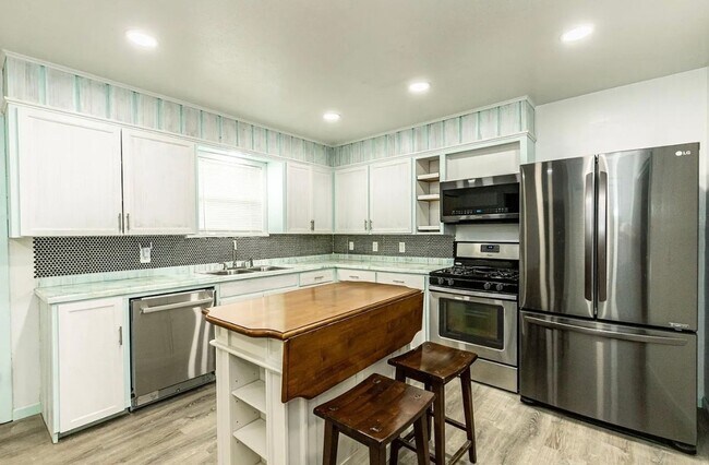 Photo - Spacious 4 bedroom 2 bathroom close to Texas Tech!