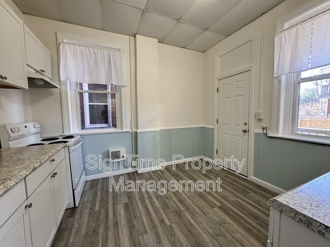 Building Photo - 103 E Washington St Unit Apt 1E