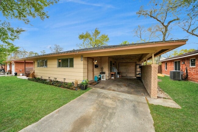 Photo - 2806 Oak Dr