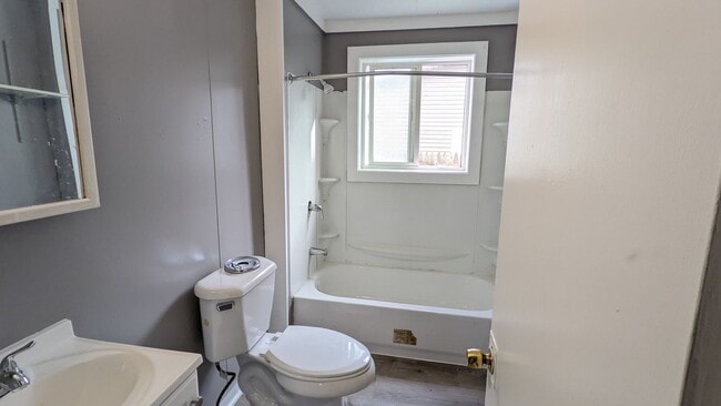 Photo - 2696 Vulcan St