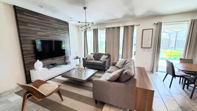 Photo - 3810 Oakville Ave