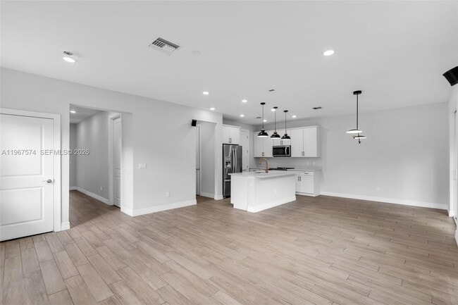 Photo - 1595 Evergreen Ter