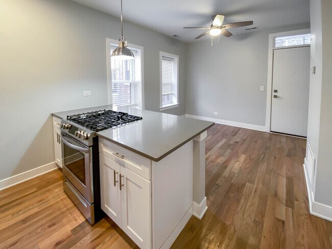 Photo - 350 W Dickens Ave Unit 2105-03