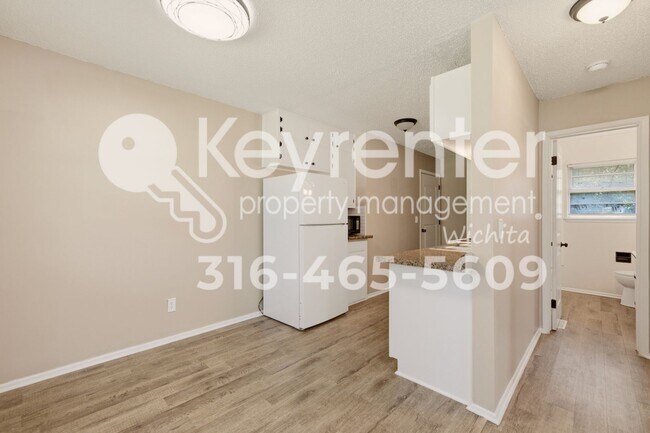 Photo - E Pine St Duplex Unit 4826