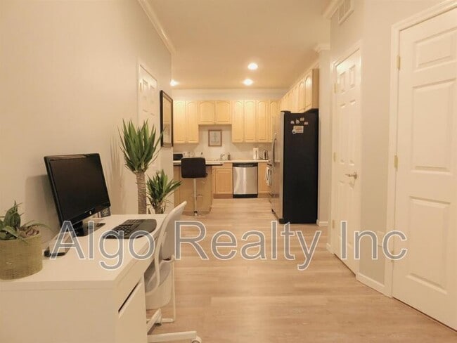 Photo - 2412 Harriet Ave