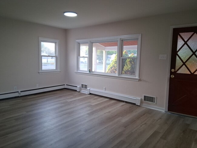 Photo - SINGLE HOUSE FOR RENT $2000