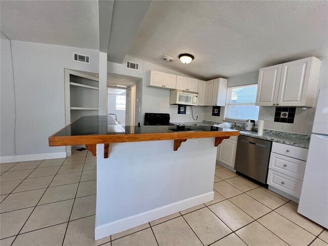 Photo - 860 49th Ave N