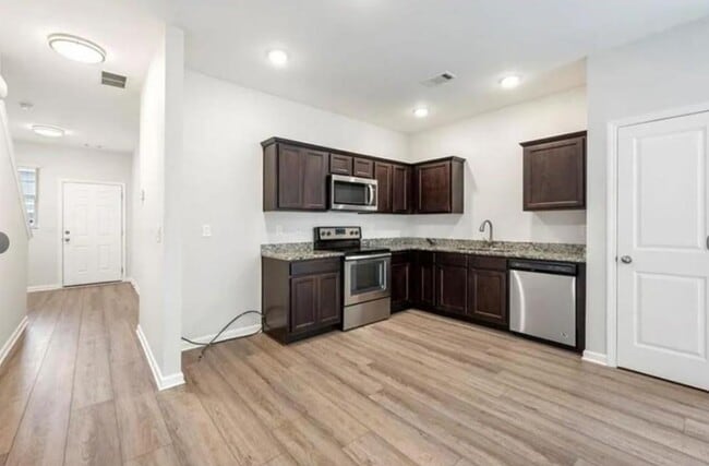 Photo - 3107 Tarian Way