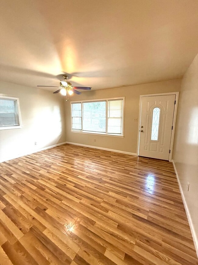 Photo - ** 3 Bed 1 Bath located in Chisholm ** Cal...