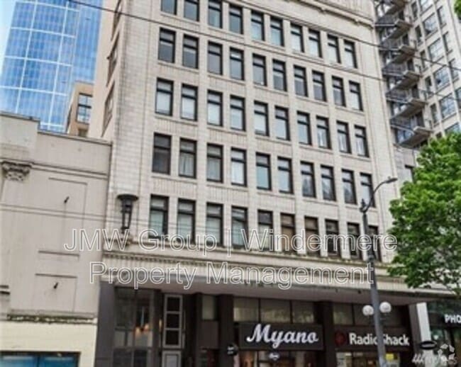 Building Photo - 1519 3rd Ave Unit Apt#505
