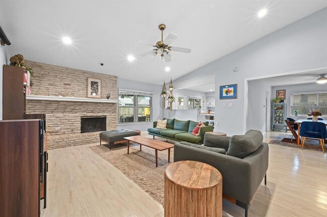 Photo - 2509 Redleaf Ln
