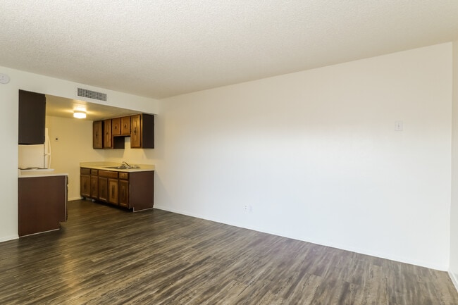 Photo - Alvernon Plaza