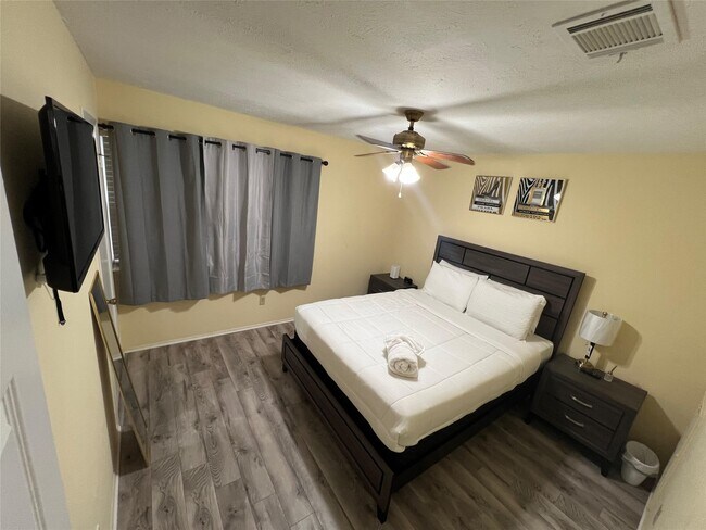 Building Photo - 22319 Deville Dr