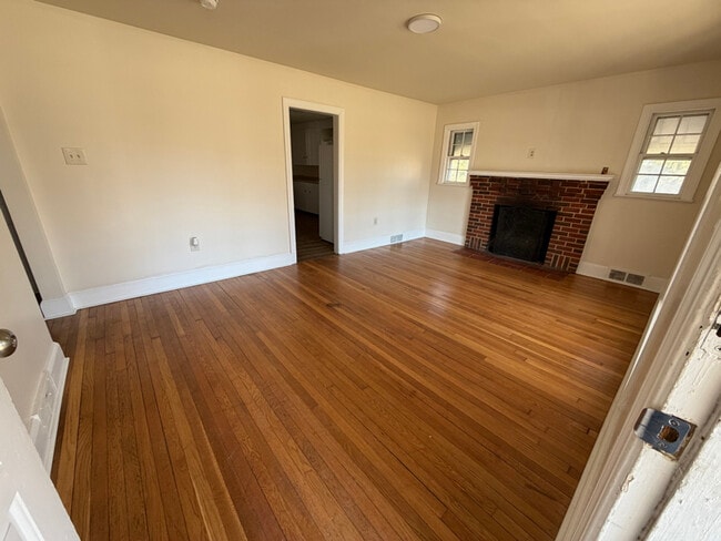 Photo - 20 Rutherford Ln