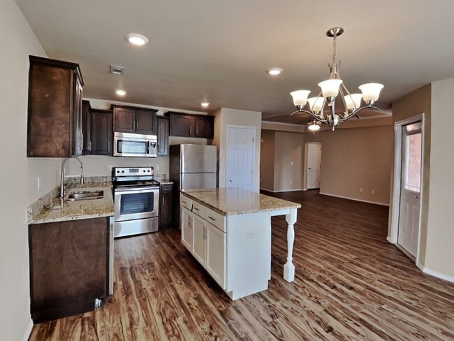 Photo - 2109 Cedar Cir